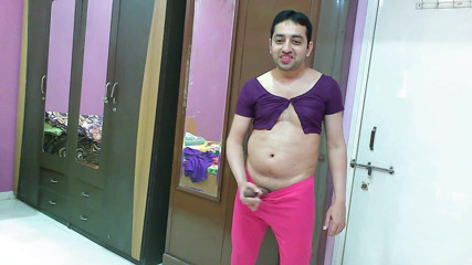Cute & Nude Crossdresser: Dulce mariquita crossdresser femboy dulce piruleta en un top y...