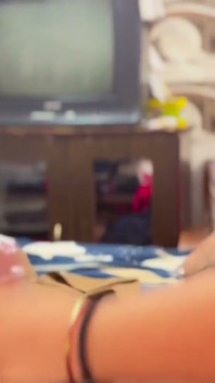 La nuova moglie viene scopata duramente dal marito in camera da letto - hardcore completo