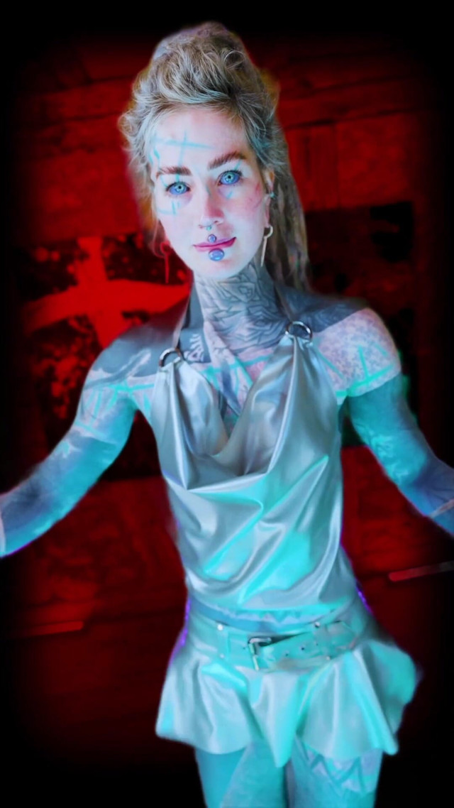 Che ne pensi? Seguimi per altri video divertenti (Anuskatzz) What Do You Think? Follow Me for More Fun Videos (Anuskatzz)