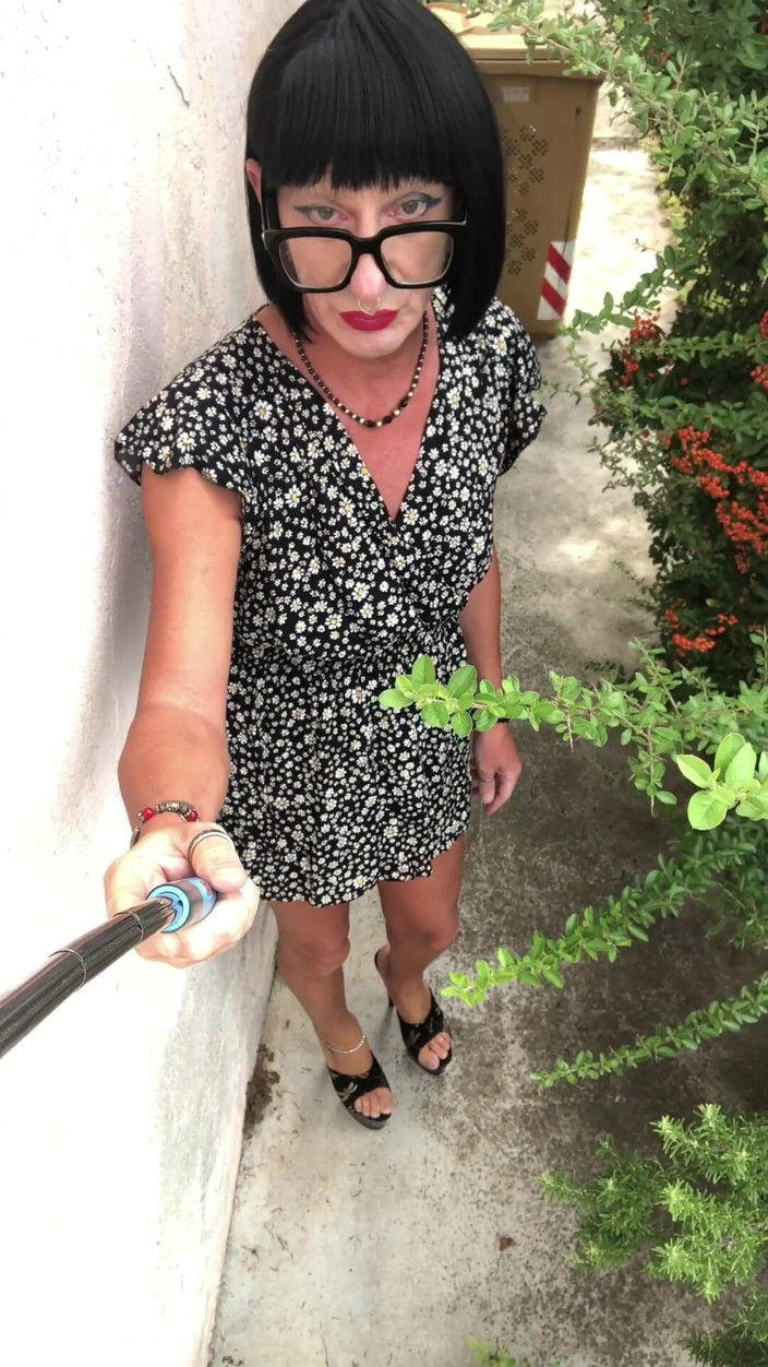 Andreina Naty: Toulá se po zahradě jako malá děvka