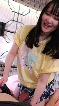 真央ちゃんは恋をしているときの少しふわふわした雰囲気を持つ魅力的な女の子です。彼女は明るく、みんなに愛されています