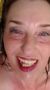1025 nuovissime da Dawnskye. Sono fresco dalla doccia e ti invita ad aiutarmi a asciugare