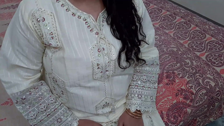 QueenbeautyQB: Krásná indická bhabhi se pomstí manželovi za podvádění - hindský zvuk