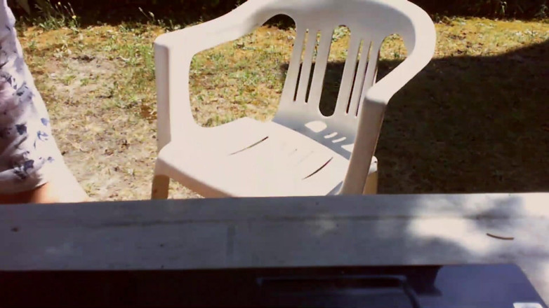 Nicoletta Embassi: Pee in the garden