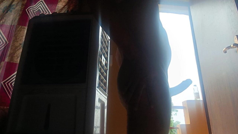 Desi shikha: 발코니 밖에서 자위하는 거대한 자지
