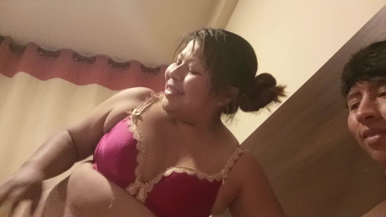 Moo DBOXXX: Eu faço sexo com uma única madrasta que conheci no Facebook