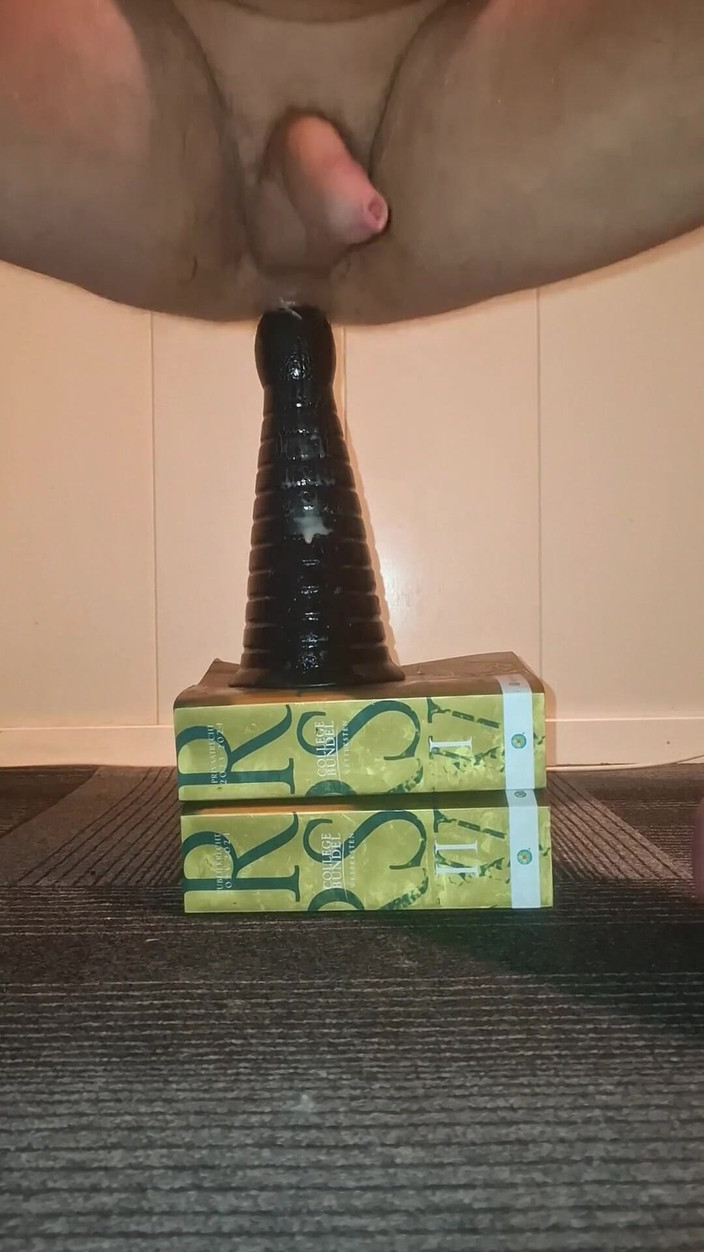 NoFace Twink X: Il caldo twink gay senza faccia x prende alcuni giocattoli...