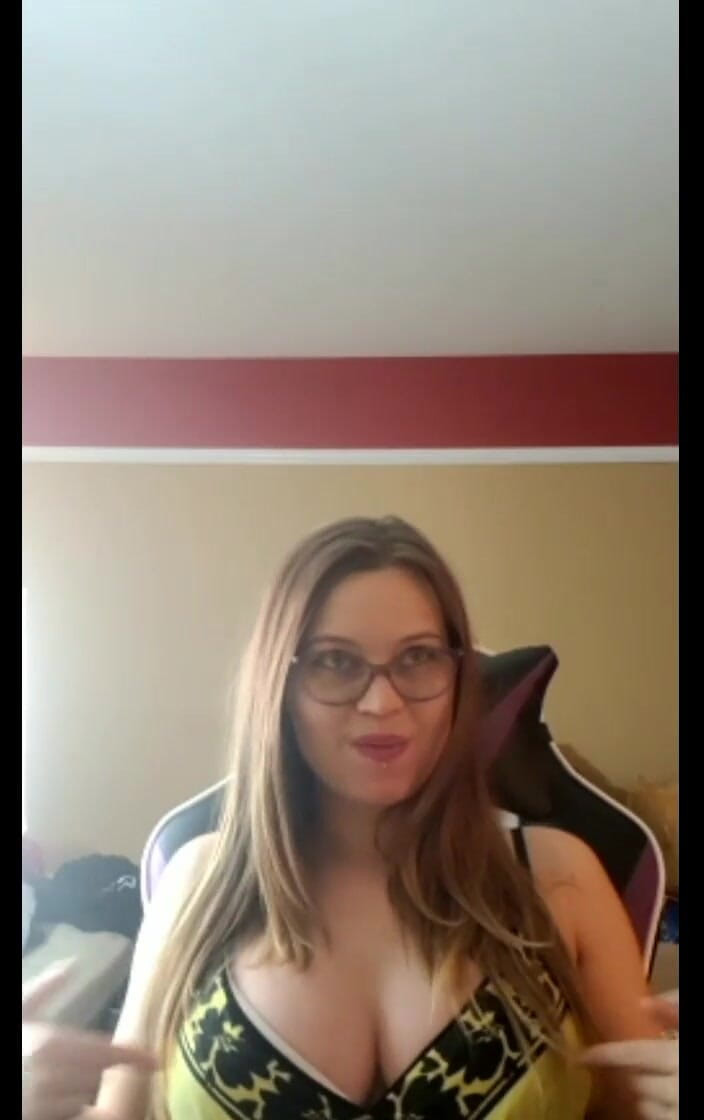 Kira Burn: Assista-me falando com você