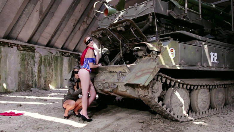 PurefilmsTv: Awek lesbian cosplay berkongkek strap-on