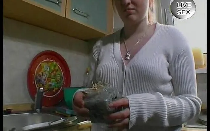 Horny Two really wet MILFs: Teef maakt hem hard met haar naakte lichaam