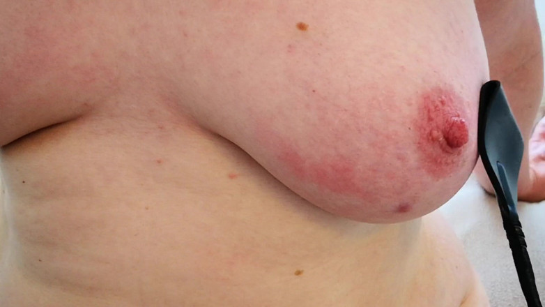 Bouncy Tits Action: Quất vú tôi bằng roi roi