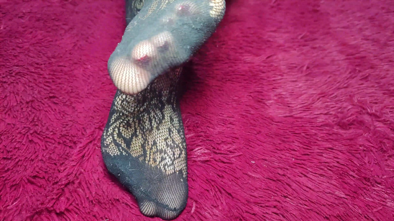 Queensofthefeet: बड़े फिशनेट स्टॉकिंग्स और भारी झुर्रीदार तलवे