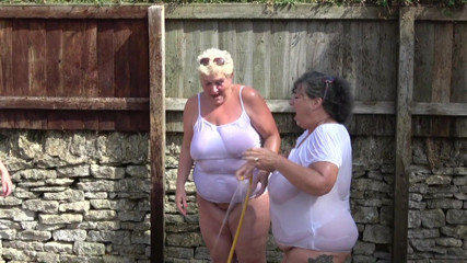 Uk Joolz: Water fight