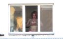 Katrin Porto: İri güzel kadın açık pencerede sikiliyor