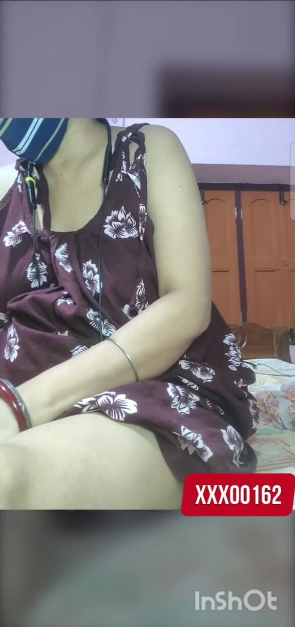 xxx00162: สาวอินเดียโชว์หีขณะนอนบนเตียง