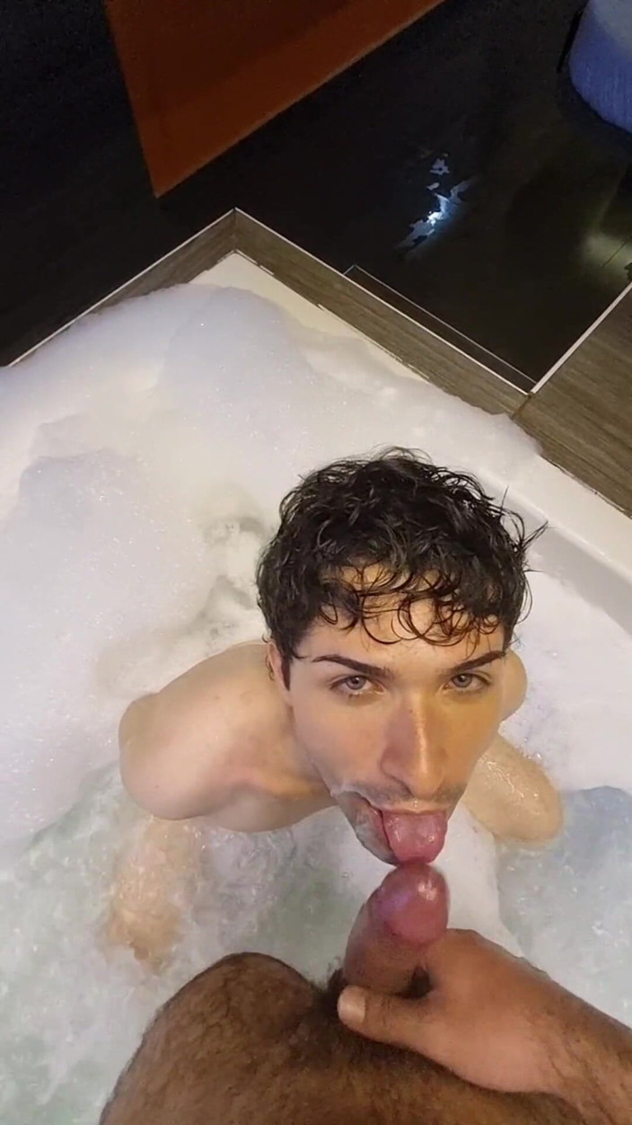Diego_latinboy: Diego Diaz Unterwasser in der goldenen Dusche eines dicken schwanzes,...