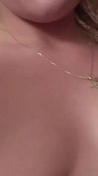 Amateur slut Jessica 18 loves threesome sex