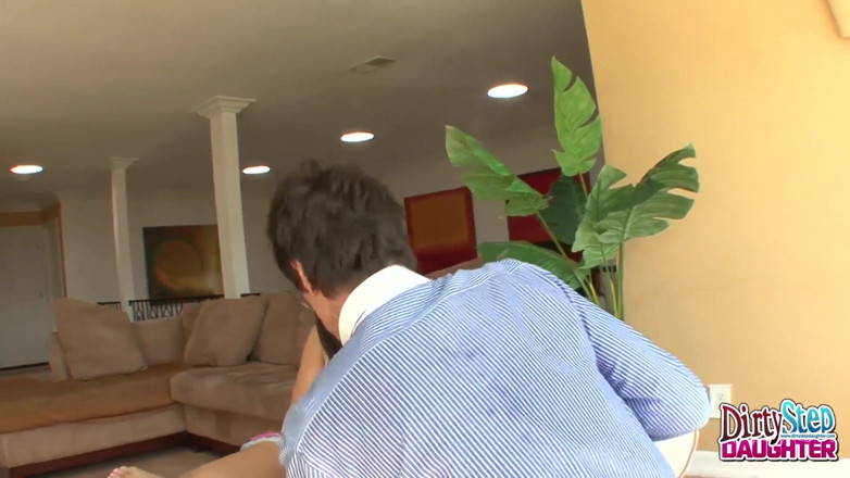 Dirty Stepdaughter: Gracie Glam fickt stiefvater für eine euro-reise