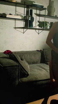 Real sessão de lésbicas com cinta-no sofá