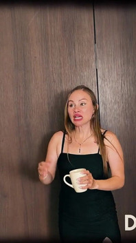 Deel 2: Timy Neukt Zijn Buurvrouw Hannah En De Bezorger April Achter Garnizoens Terug
