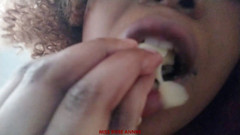 Insomnia Domina: チーズのスライスの間に挟んで食べる