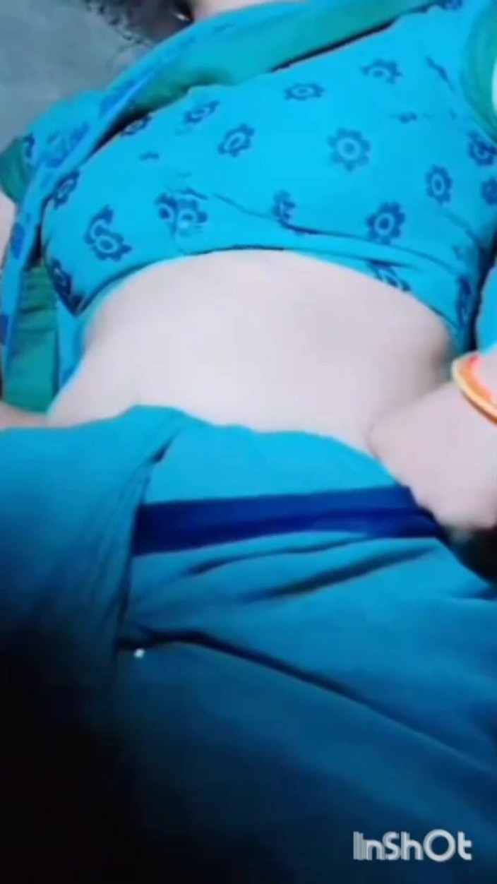 TricolorMusic3: Sari Bhabhi arată sexy foarte fierbinte fundul ei cool este...