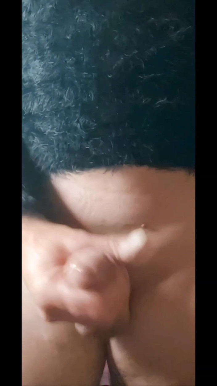 Lizzaali: 穿着我的白帽子和黑色毛衣挑逗