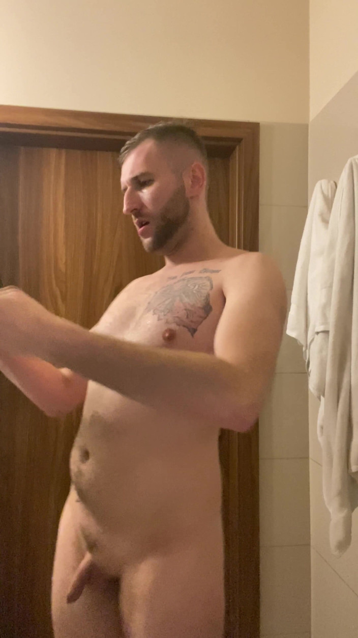 Barti Rede: Хлопець грає в душі