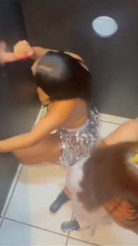 L-am invitat pe Malu Paz să meargă cu mine la gaura din zid - gloryhole la Freedom Swing Club să sugă pula cu mine
