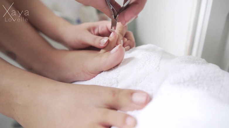 Xaya Lovelle: Close-up pretty pedicure