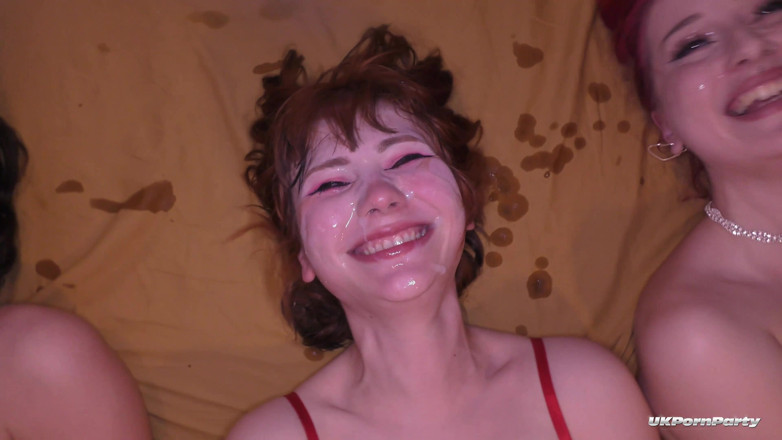 100% Amateur Gangbang and Bukkake from the UK!: Güzel İngiliz kızlar sikiliyor ve dölleniyor