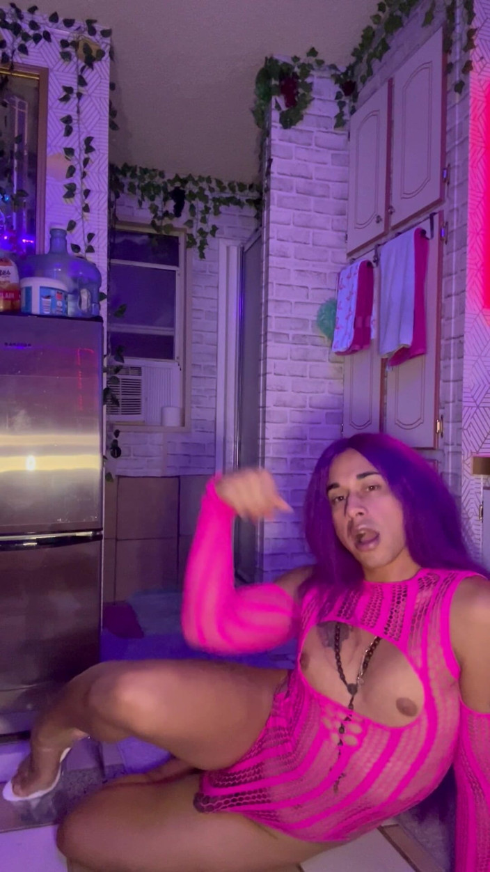TSJade95: Erdbeer-shortcake, striptease