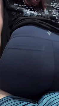 PAWG Lap Dance in Yoga Leggings
