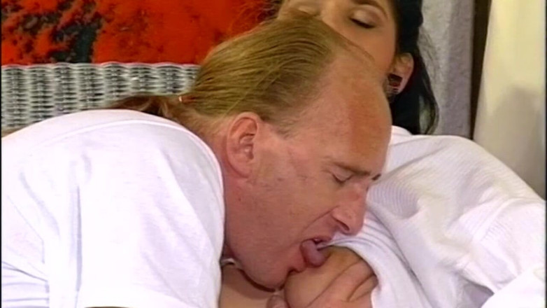 VELVET1984: La formosa miLF mora prende un cazzo in profondità da...