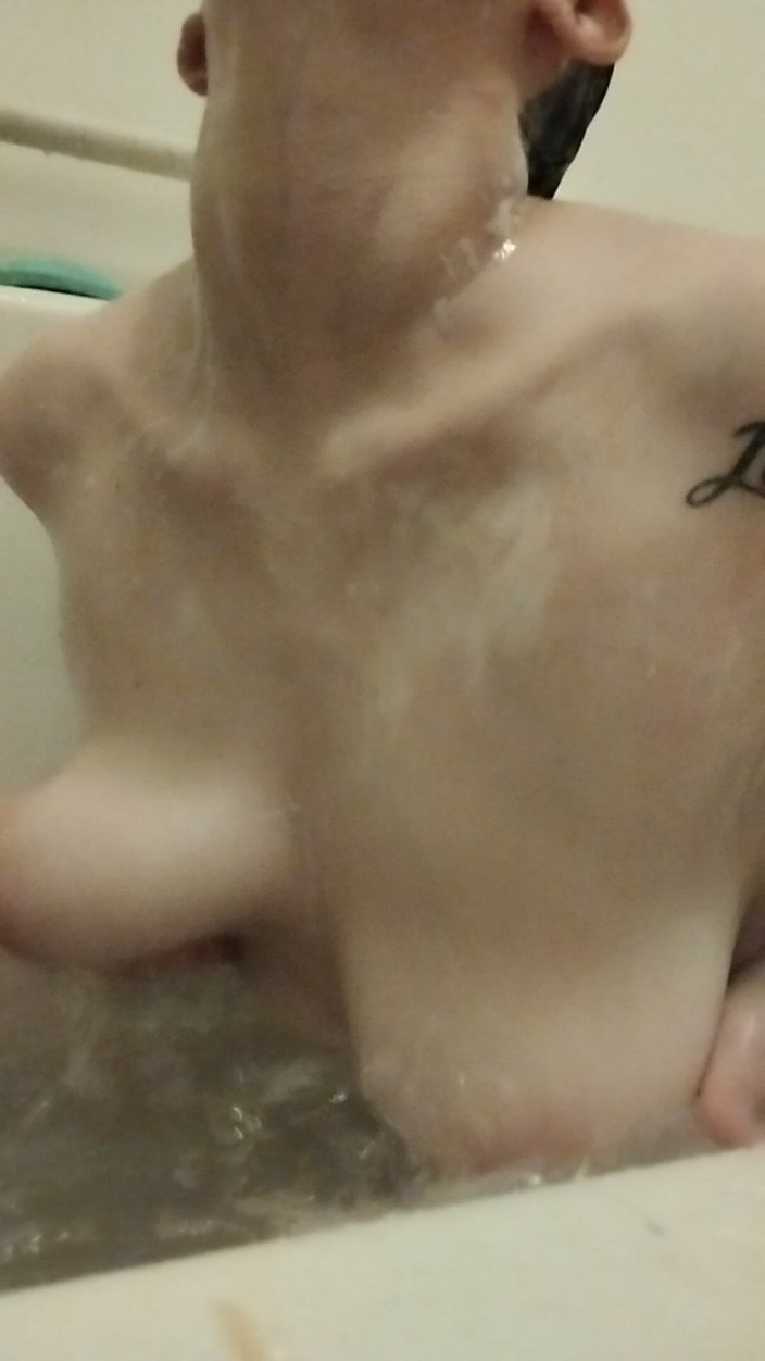 Abby Anna: Titty Bouncing in Water Slaps