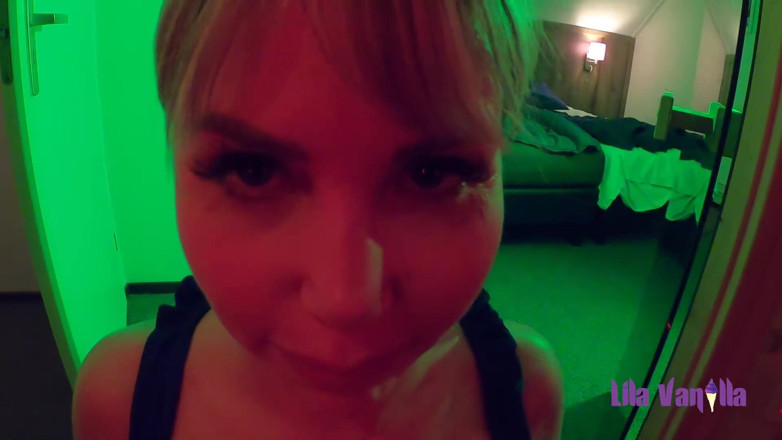 Cumbizz: Blonde suédoise à gros nichons, grosse bite noire, pipe baveuse, sauna