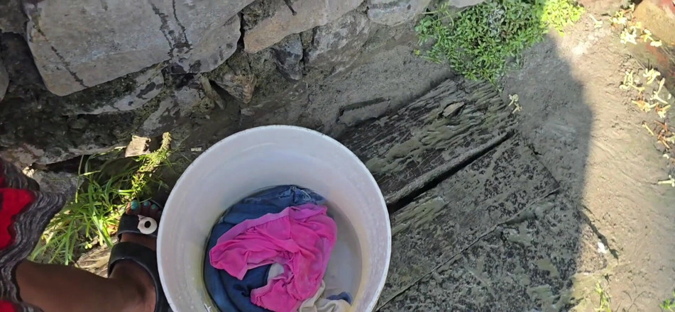 SafeRosebush8: Купання порно відео з моєю дружиною, білий бюстгальтер, рожеві трусики