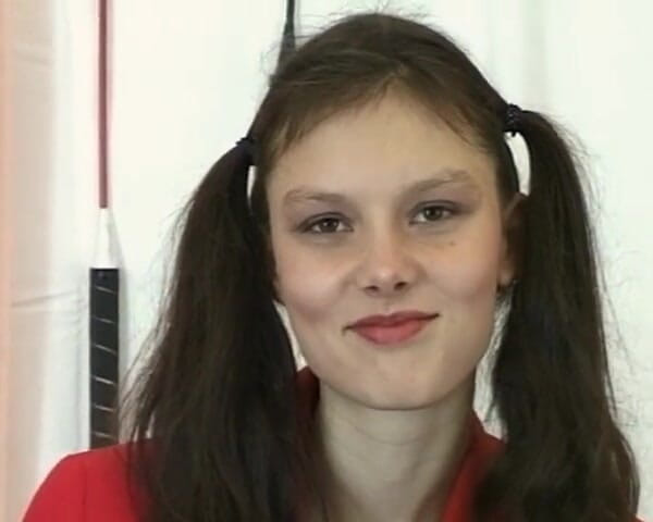 YOUR FIRST PORN: Slender Claudine a enfin un orgasme