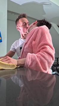 Przyprowadziła swoją lesbijską przyjaciółkę, aby spróbowała Wielkiego Kutasa na anal i cipkę Raz w życiu (made Her Preg.)