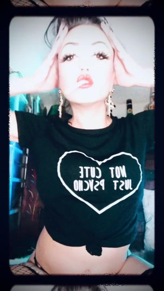 Hellizabeth Queen: Hellizabethソロ喫煙