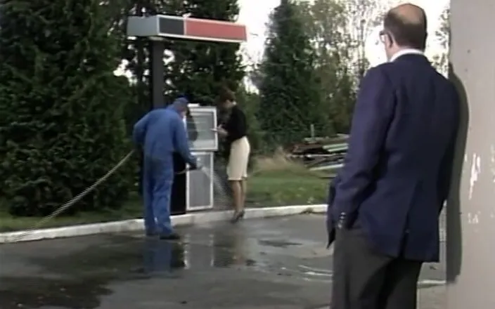 XXX-Vintage: The Mechanic Is Well Rewarded