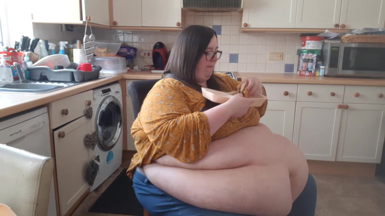 SSBBWLadyBrads: Ssbbw vs godzilla burger