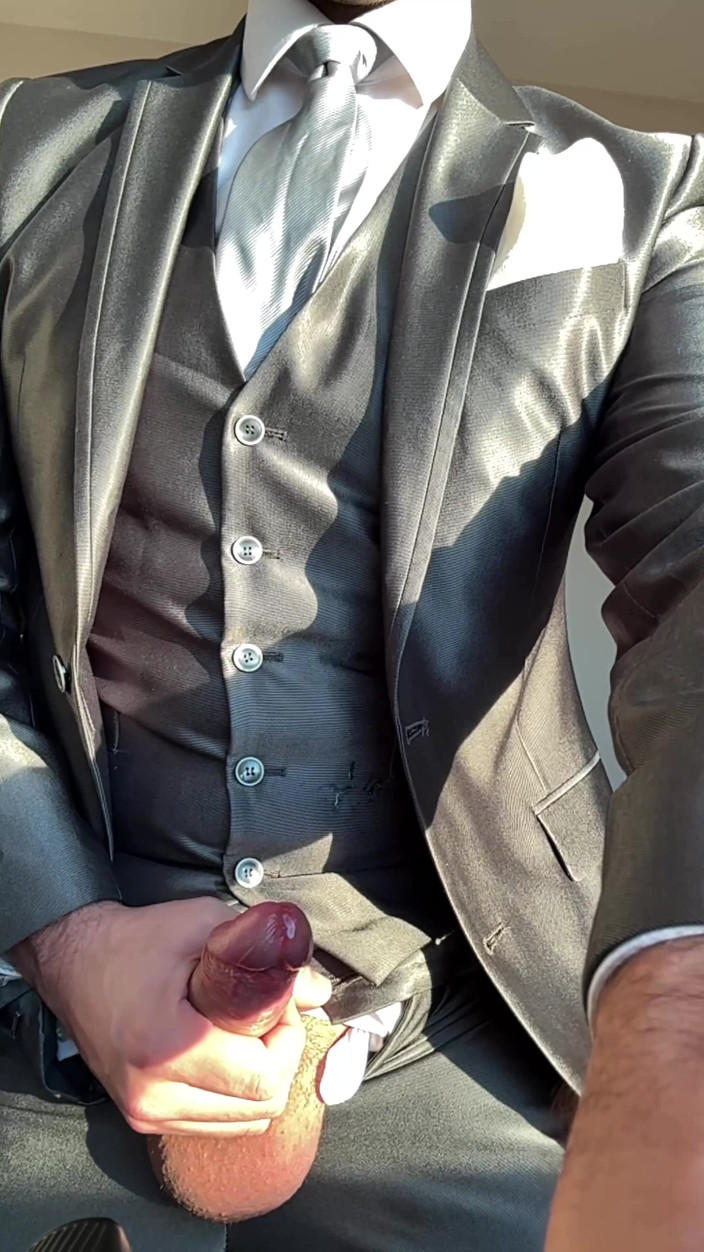 Master Shiny Shoes: Chú rể giật mình trong phòng khách sạn