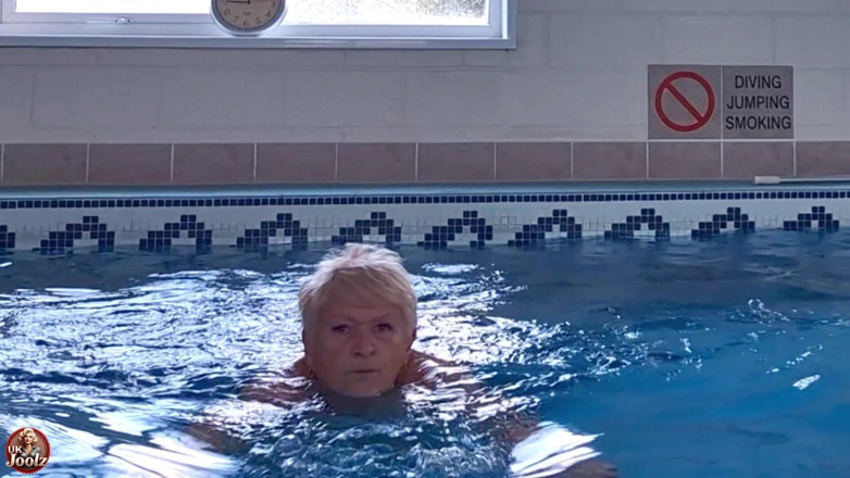 Uk Joolz: Nuoto Nudo!
