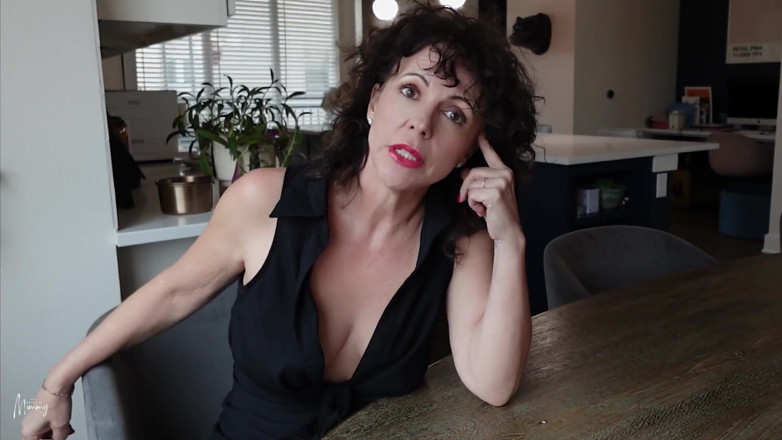 YourFavoriteMommy: Horny Stepmom
