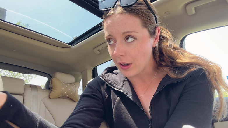 Nadia Foxx: Melancap dengan dildo merah jambu di tempat duduk belakang kereta...