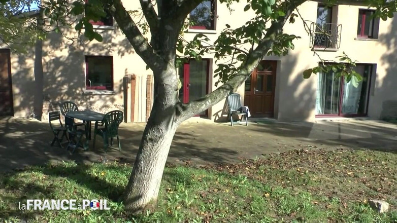 Papy Viewer: Teen Slut Gets Her Ass Pounded and Creamed Outdoor