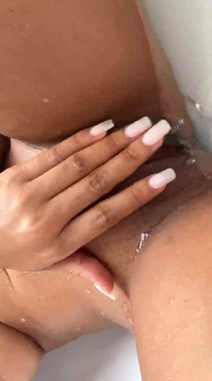 Mae Melody: Cheeky in the Bath 2