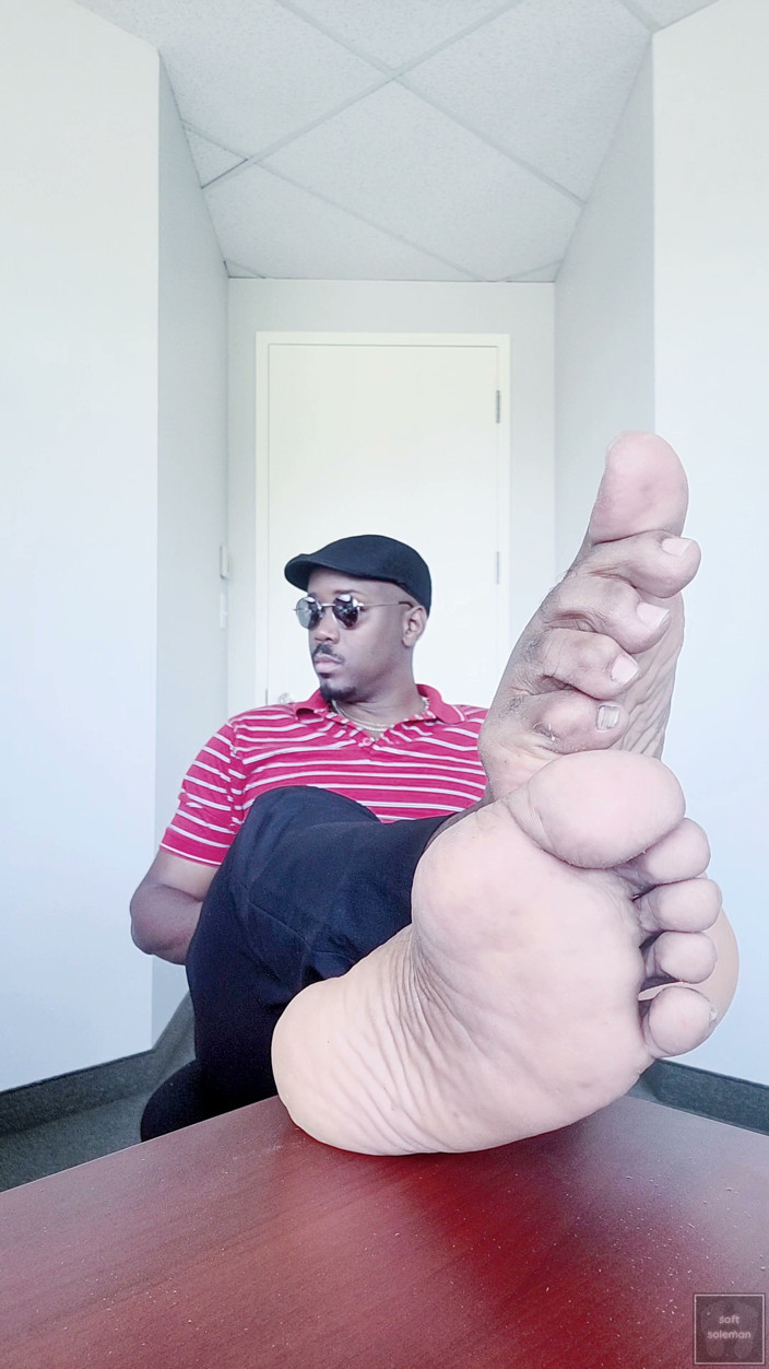 Soft Soleman: Male Soles in the Office (6) (2026)