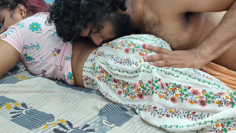 Vaigavarun45: Romantism sexy cu sărut în fustă